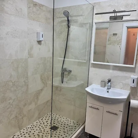 304 B1 Almar Luxury Residence-renting & Free Pool Apartment